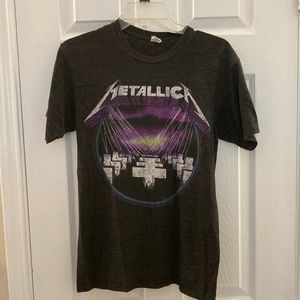 🌞 5 for $25. Metallica T-shirt. EUC. Size small. Dark grey.